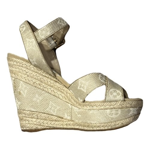 Pre-owned Louis Vuitton Cloth Sandal In Beige