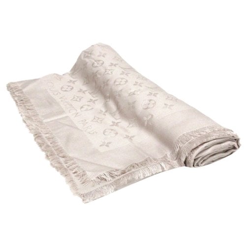 Pre-owned Louis Vuitton Silk Stole In Silver