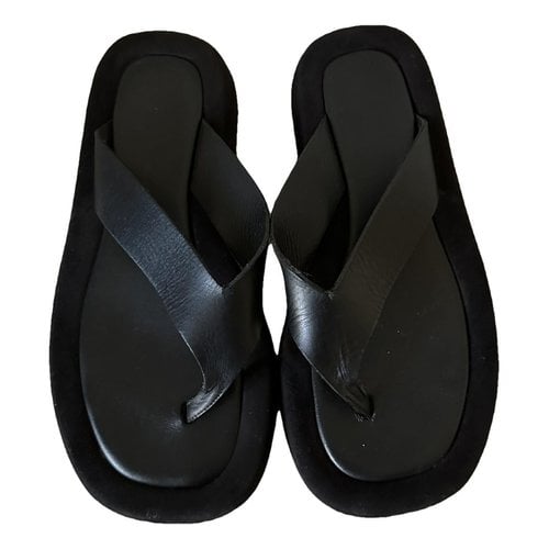 Pre-owned The Row Ginza Flip Flops In Black