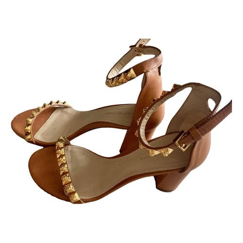 Pre-owned Stuart Weitzman Leather Sandals In Camel
