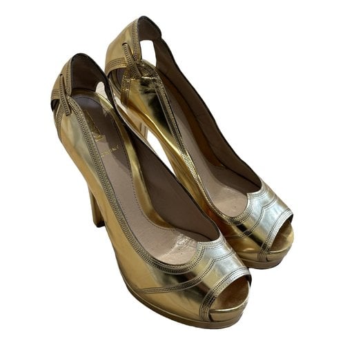 Pre-owned Fendi Leather Heels In Gold