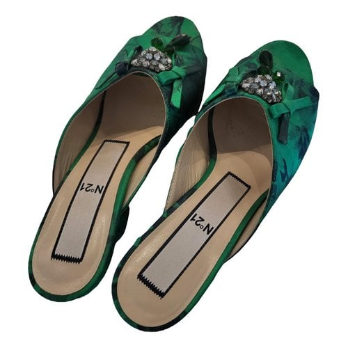 Pre-owned N°21 Leather Mules & Clogs In Green