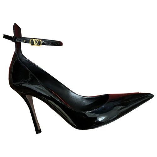 Pre-owned Valentino Garavani Patent Leather Heels In Black