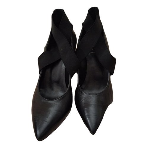 Pre-owned Iuri Leather Heels In Black