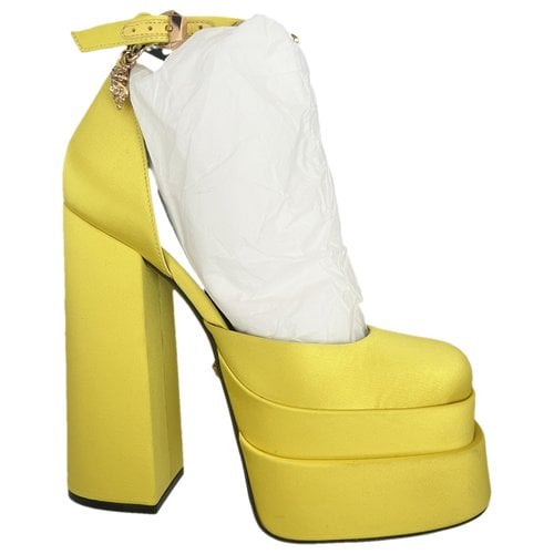 Pre-owned Versace Medusa Aevitas Leather Heels In Yellow