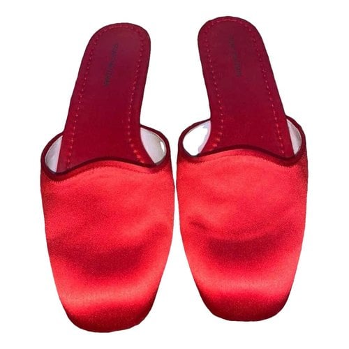 Pre-owned Stuart Weitzman Cloth Mules & Clogs In Red