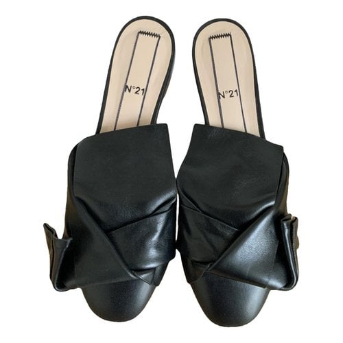 Pre-owned N°21 Leather Mules & Clogs In Black