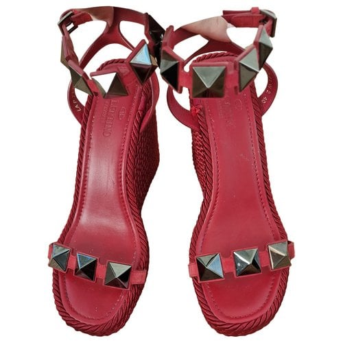Pre-owned Valentino Garavani Roman Stud Leather Sandals In Red