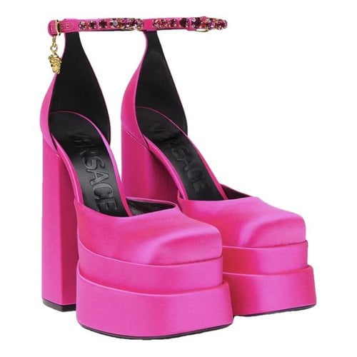 Pre-owned Versace Medusa Aevitas Leather Heels In Pink