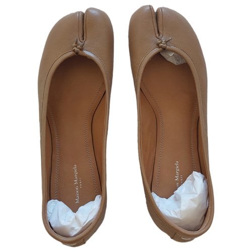 Pre-owned Maison Margiela Tabi Leather Flats In Camel