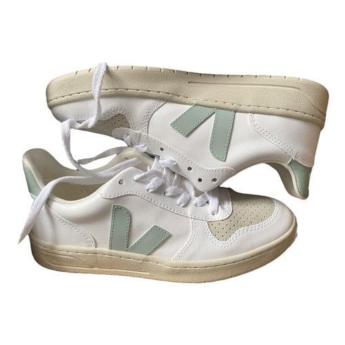 Pre-owned Veja V-10 Vegan Leather Trainers In White