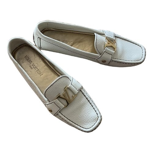 Pre-owned Louis Vuitton Dauphine Leather Flats In Ecru