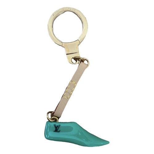 Pre-owned Louis Vuitton Leather Key Ring In Gold