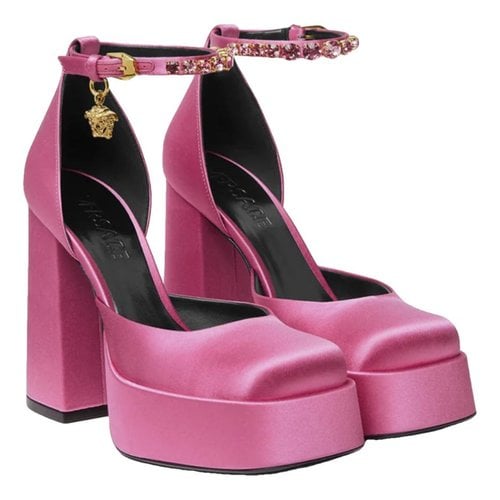 Pre-owned Versace Medusa Aevitas Leather Heels In Pink