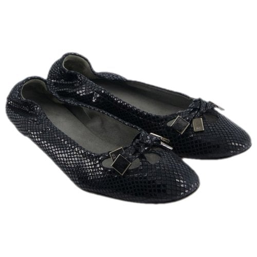 Pre-owned Stuart Weitzman Leather Ballet Flats In Black