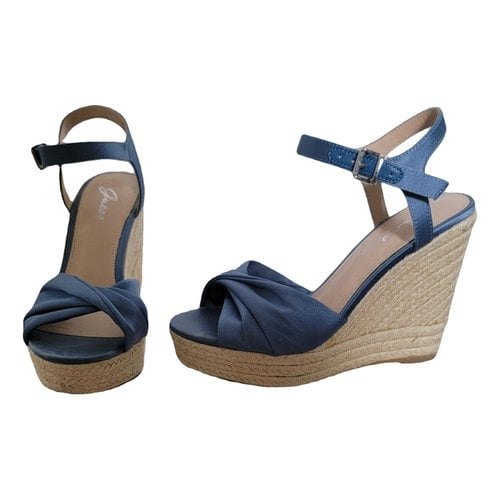 Pre-owned Guess Cloth Sandals In Blue