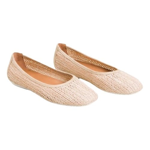 Pre-owned Kenneth Cole Leather Flats In Beige