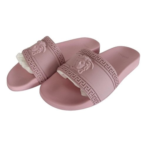 Pre-owned Versace Flats In Pink