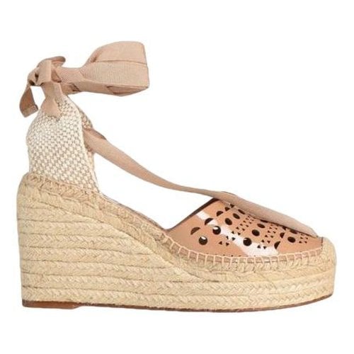 Pre-owned Alaïa Patent Leather Espadrilles In Beige