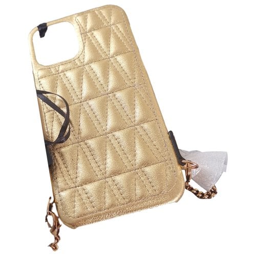 Pre-owned Versace Leather Purse In Gold