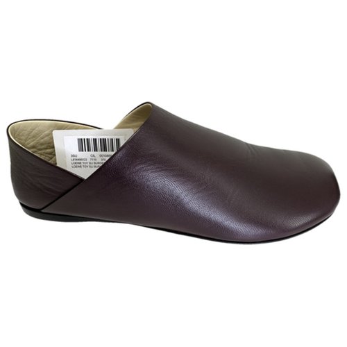 Pre-owned Loewe Leather Flats In Burgundy