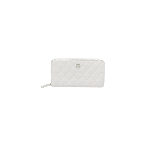 Pre-owned Chanel Leather Clutch Bag In White