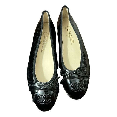 Pre-owned Chanel Cambon Patent Leather Ballet Flats In Black