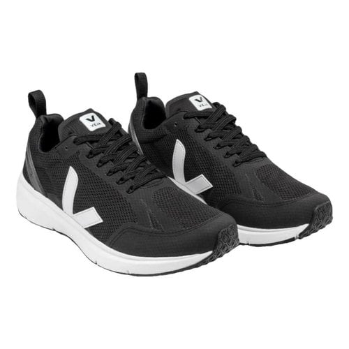 Pre-owned Veja Low Trainers In Black