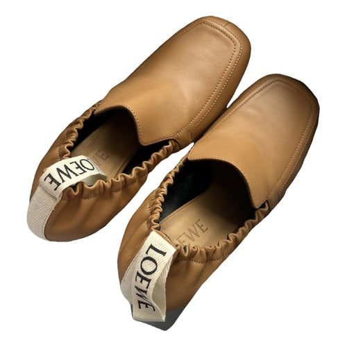 Pre-owned Loewe Leather Flats In Camel