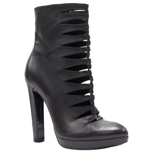 Pre-owned Alaïa Leather Ankle Boots In Black