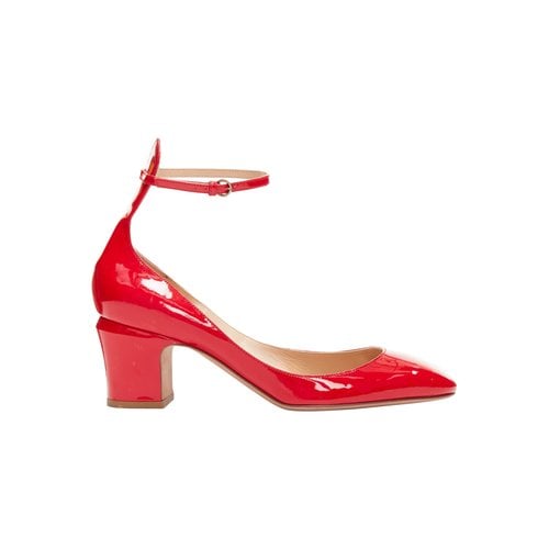Pre-owned Valentino By Mario Valentino Patent Leather Heels In Red