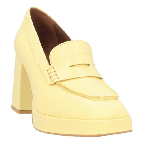 Pre-owned Alohas Leather Heels In Yellow