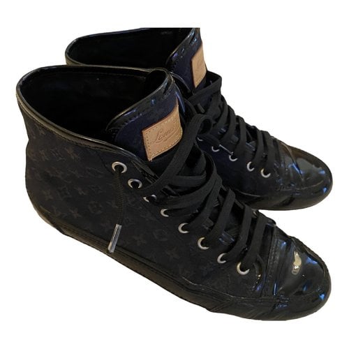 Pre-owned Louis Vuitton Cloth Trainers In Black