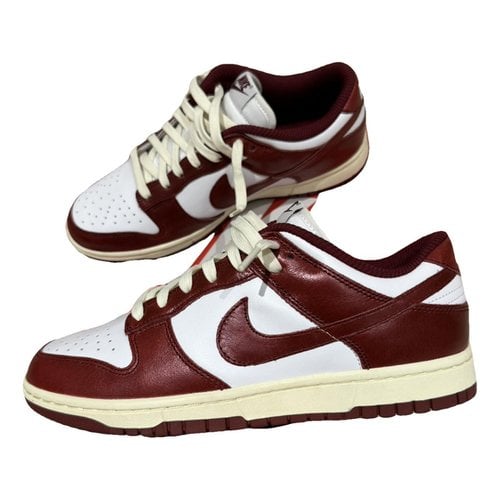 Pre-owned Nike Sb Dunk Low Leather Trainers In Burgundy