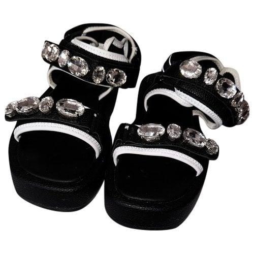 Pre-owned Guess Leather Sandal In Black
