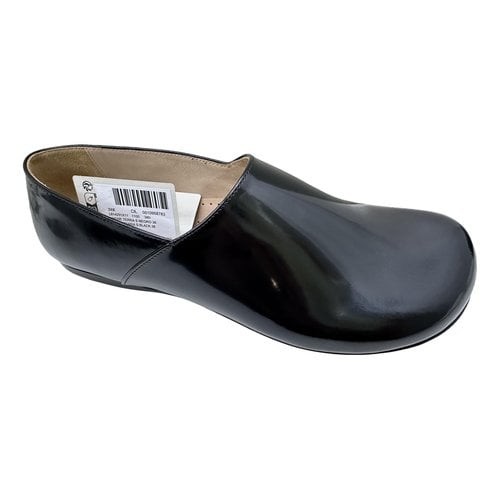 Pre-owned Loewe Leather Flats In Black