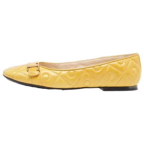 Pre-owned Tod's Leather Flats In Yellow