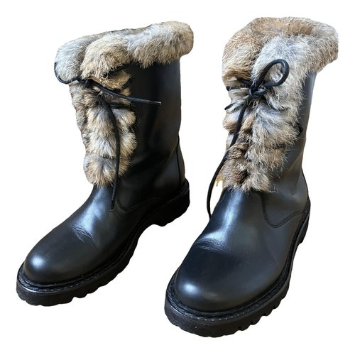 Pre-owned Theory Leather Snow Boots In Black