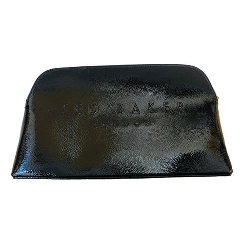 Pre-owned Ted Baker Patent Leather Clutch Bag In Black