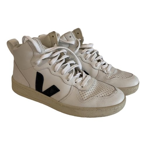 Pre-owned Veja Leather High Trainers In White