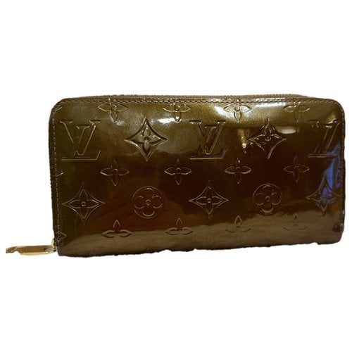 Pre-owned Louis Vuitton Zippy Patent Leather Card Wallet In Gold