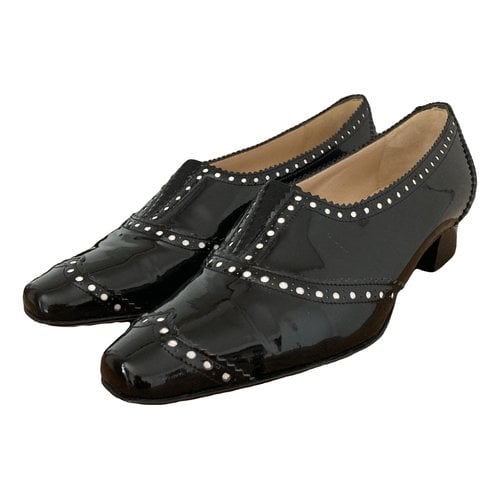 Pre-owned Manolo Blahnik Patent Leather Flats In Black