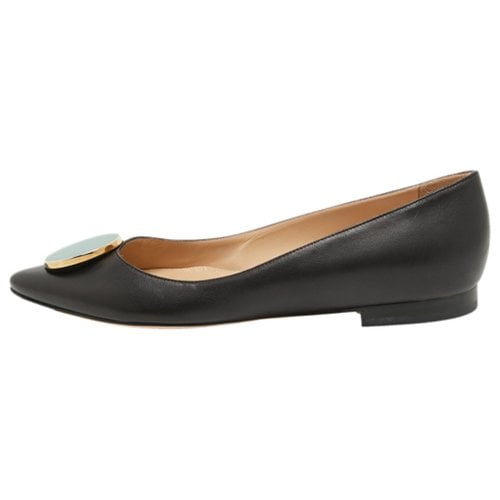 Pre-owned Manolo Blahnik Leather Flats In Black