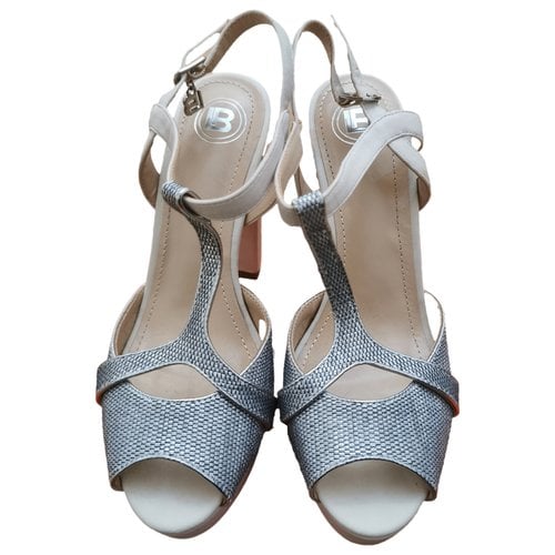 Pre-owned Laura Biagiotti Vegan Leather Heels In Silver