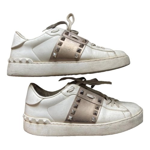 Pre-owned Valentino Garavani Rockstud Leather Trainers In Gold