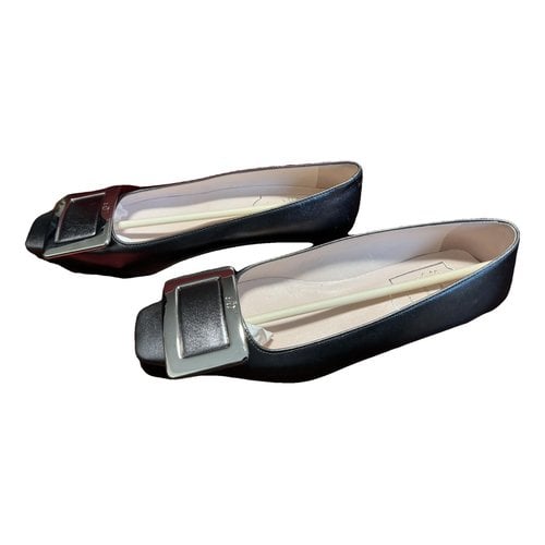 Pre-owned Roger Vivier Leather Flats In Metallic