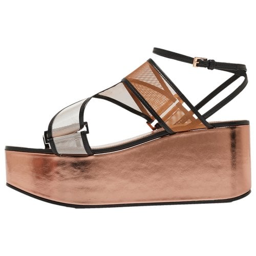 Pre-owned Alaïa Patent Leather Sandal In Gold