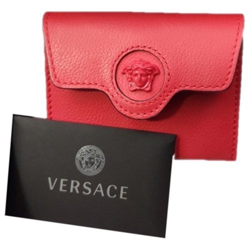 Pre-owned Versace La Medusa Leather Wallet In Red