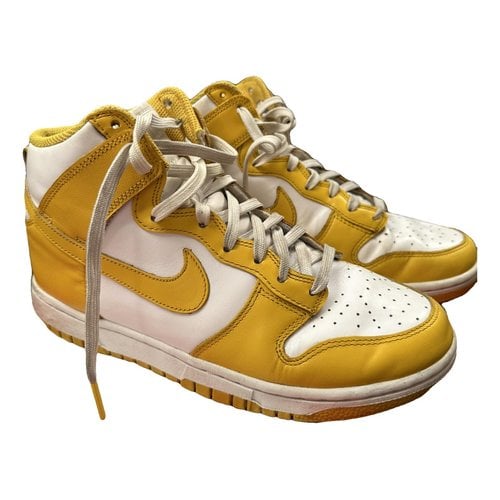 Pre-owned Nike Sb Dunk Leather Trainers In Yellow