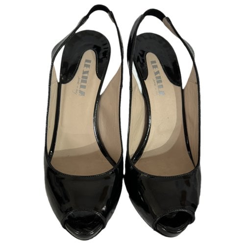 Pre-owned Le Silla Patent Leather Sandals In Black